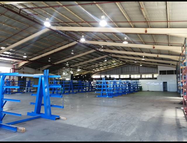 1,630M² WAREHOUSE TO LET IN WESTMEAD